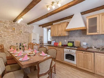 Manjadvorci 6-Bedroom Villa for Up to 17 Guests