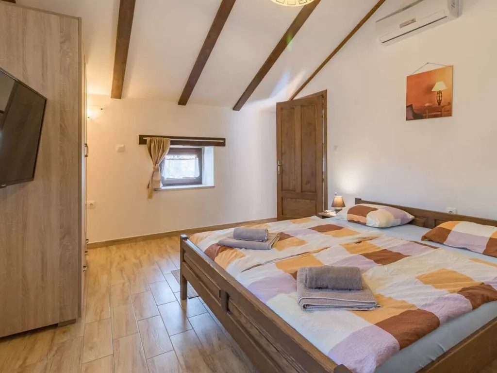 Manjadvorci 6-Bedroom Villa for Up to 17 Guests