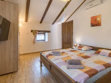 Manjadvorci 6-Bedroom Villa for Up to 17 Guests