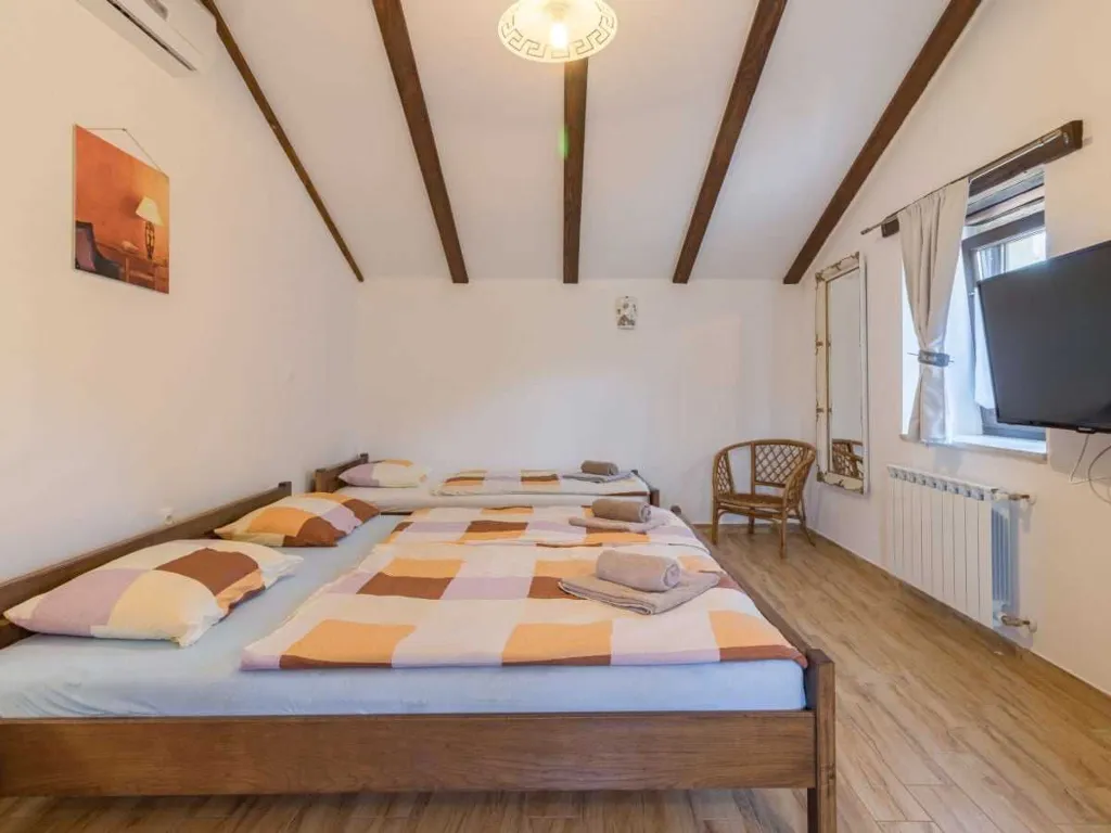 Manjadvorci 6-Bedroom Villa for Up to 17 Guests