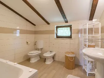 Manjadvorci 6-Bedroom Villa for Up to 17 Guests