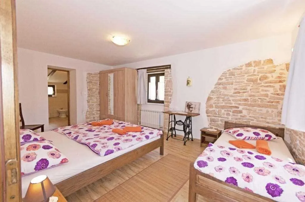 Manjadvorci 6-Bedroom Villa for Up to 17 Guests