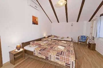 Manjadvorci 6-Bedroom Villa for Up to 17 Guests