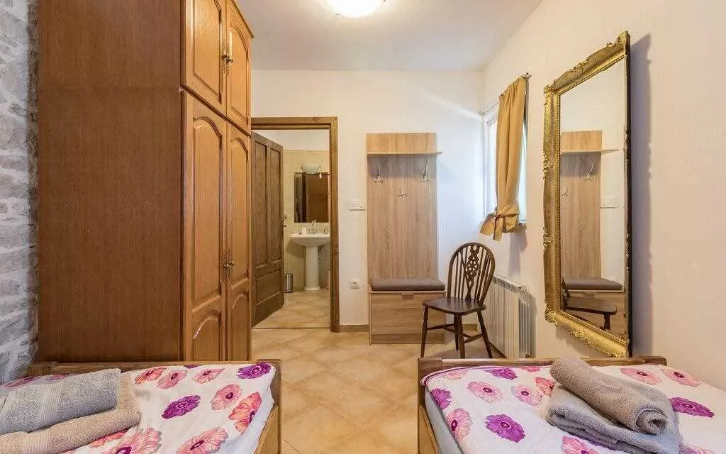 Manjadvorci 6-Bedroom Villa for Up to 17 Guests