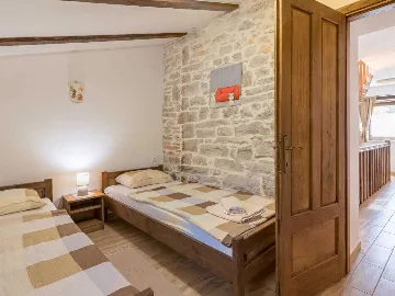 Manjadvorci 6-Bedroom Villa for Up to 17 Guests