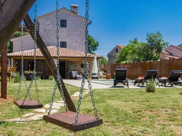 Manjadvorci 6-Bedroom Villa for Up to 17 Guests