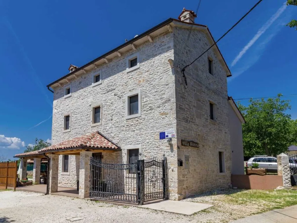 Manjadvorci 6-Bedroom Villa for Up to 17 Guests