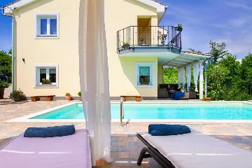 4-Bedroom Villa in Donja Hlapa for 8 Guests