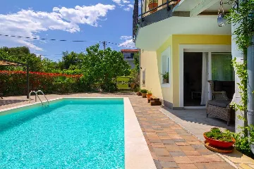 4-Bedroom Villa in Donja Hlapa for 8 Guests
