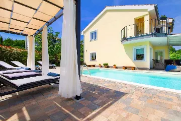 4-Bedroom Villa in Donja Hlapa for 8 Guests