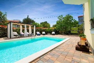 4-Bedroom Villa in Donja Hlapa for 8 Guests