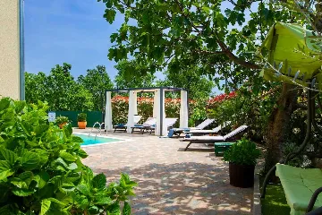 4-Bedroom Villa in Donja Hlapa for 8 Guests