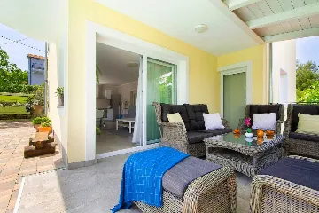 4-Bedroom Villa in Donja Hlapa for 8 Guests