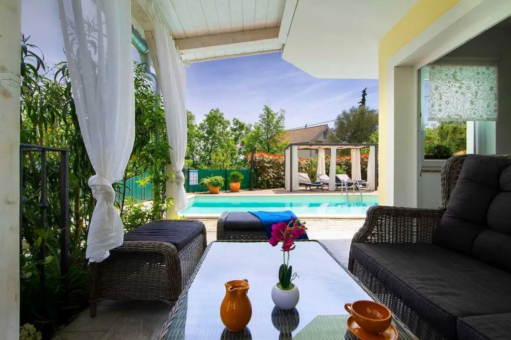 4-Bedroom Villa in Donja Hlapa for 8 Guests