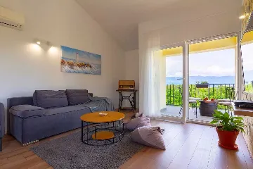 4-Bedroom Villa in Donja Hlapa for 8 Guests