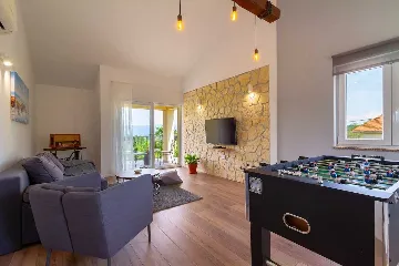 4-Bedroom Villa in Donja Hlapa for 8 Guests