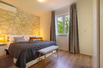 4-Bedroom Villa in Donja Hlapa for 8 Guests