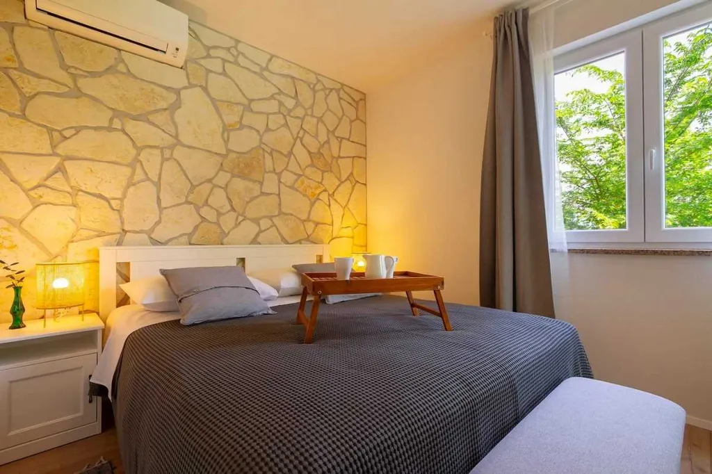 4-Bedroom Villa in Donja Hlapa for 8 Guests