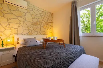 4-Bedroom Villa in Donja Hlapa for 8 Guests