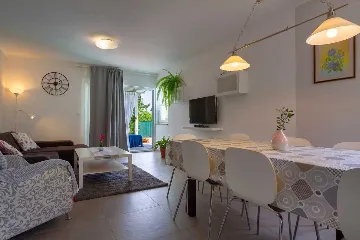 4-Bedroom Villa in Donja Hlapa for 8 Guests