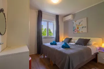 4-Bedroom Villa in Donja Hlapa for 8 Guests