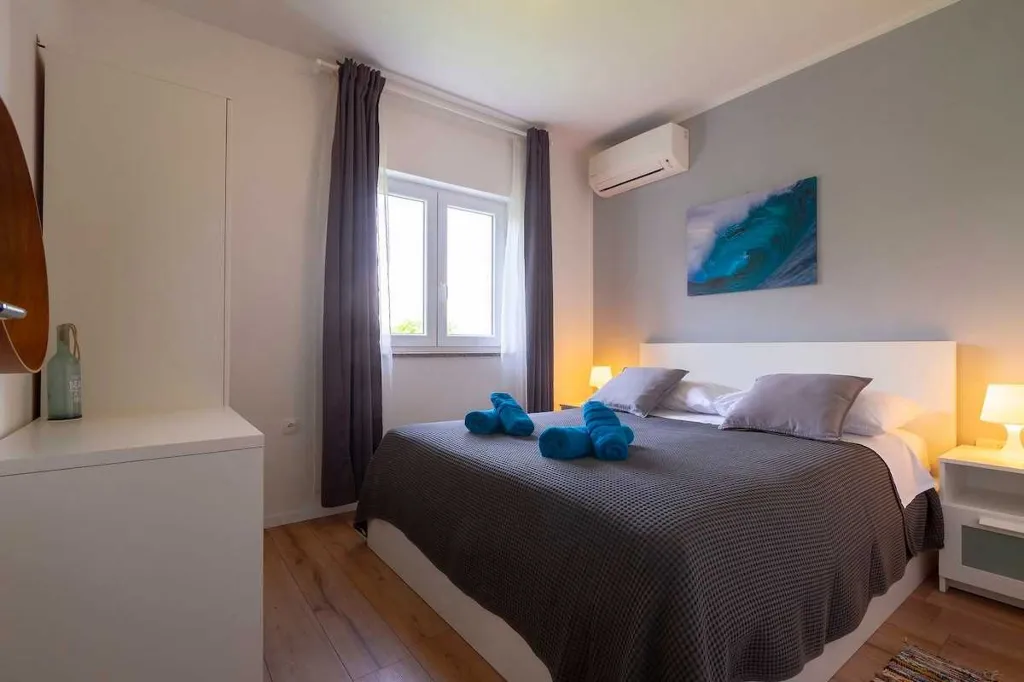 4-Bedroom Villa in Donja Hlapa for 8 Guests