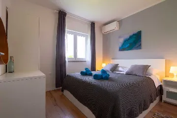 4-Bedroom Villa in Donja Hlapa for 8 Guests