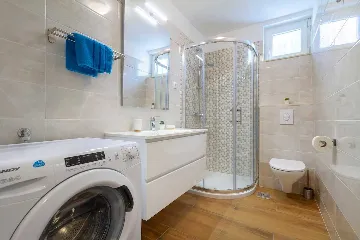 4-Bedroom Villa in Donja Hlapa for 8 Guests