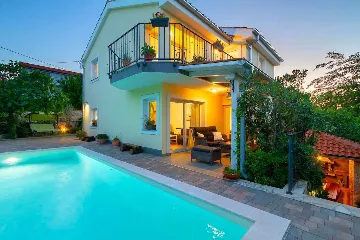 4-Bedroom Villa in Donja Hlapa for 8 Guests