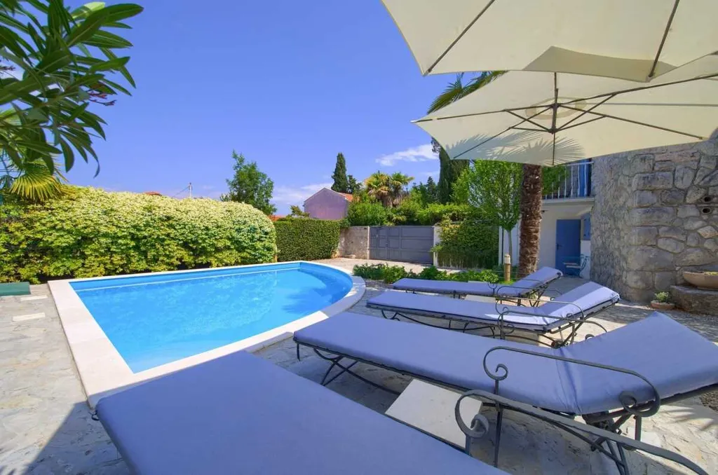 3-Bedroom Villa with Private Pool in Malinska