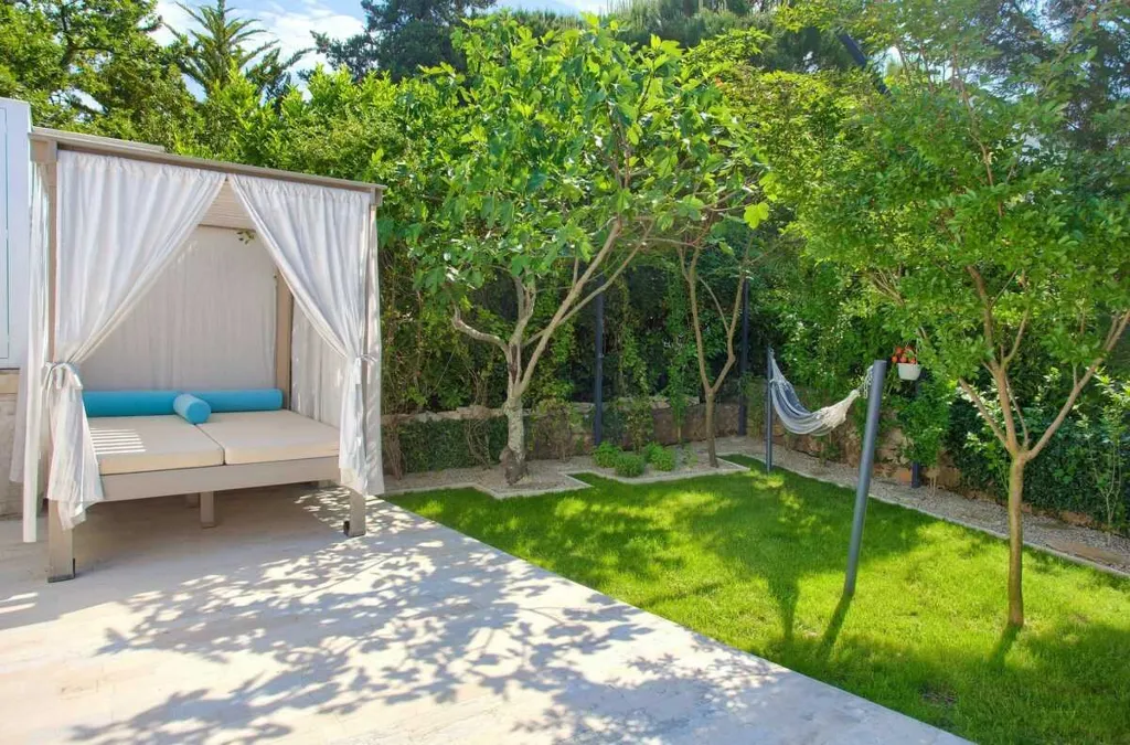 3-Bedroom Villa with Private Pool in Malinska