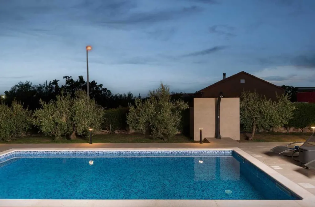 4-Bedroom Villa with Heated Pool in Murvica