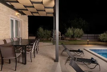 4-Bedroom Villa with Heated Pool in Murvica