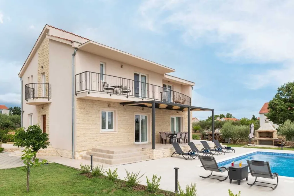 4-Bedroom Villa with Heated Pool in Murvica