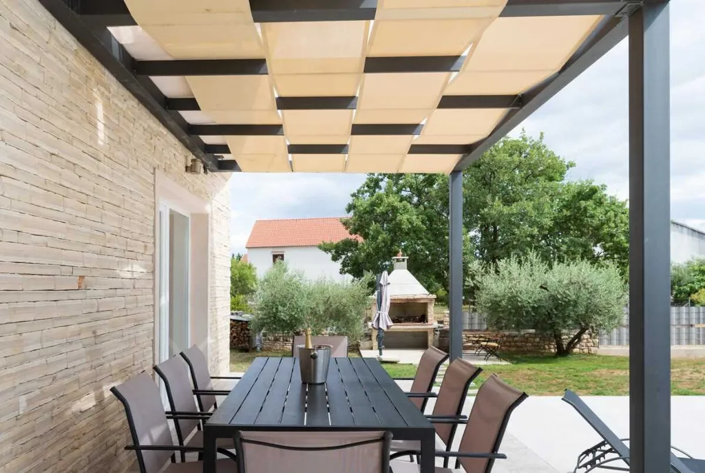 4-Bedroom Villa with Heated Pool in Murvica