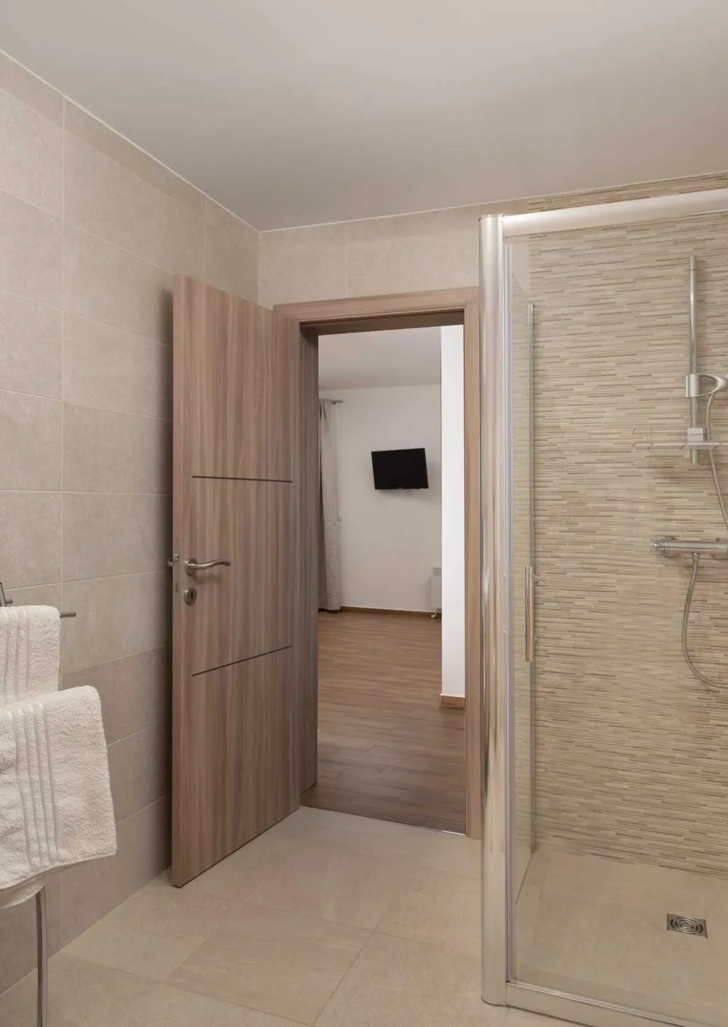 4-Bedroom Villa with Heated Pool in Murvica