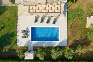 4-Bedroom Villa with Heated Pool in Murvica