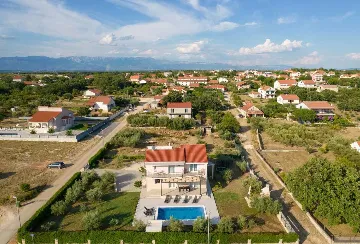 4-Bedroom Villa with Heated Pool in Murvica