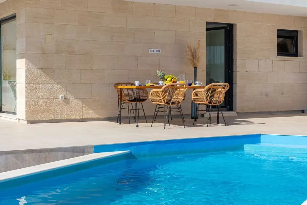 3-Bedroom Villa with Pool and Sea View in Zaostrog