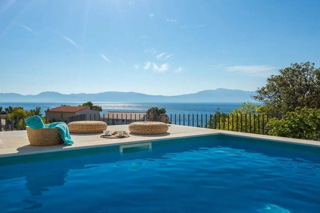3-Bedroom Villa with Pool and Sea View in Zaostrog