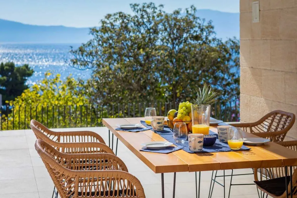 3-Bedroom Villa with Pool and Sea View in Zaostrog