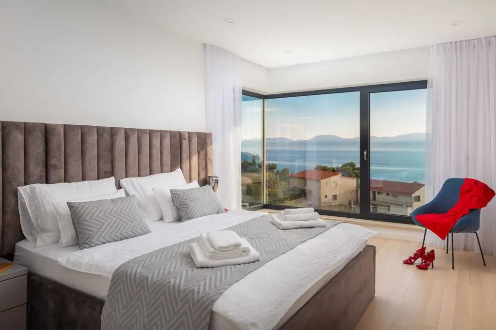 3-Bedroom Villa with Pool and Sea View in Zaostrog