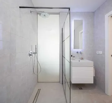 3-Bedroom Villa with Pool and Sea View in Zaostrog