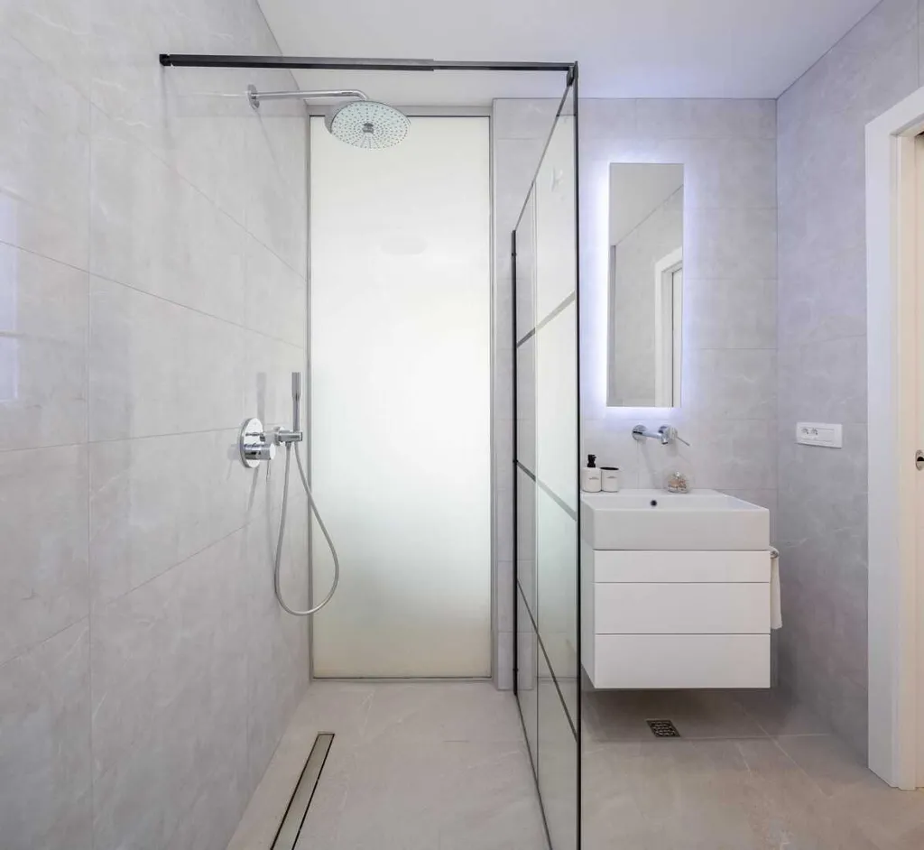 3-Bedroom Villa with Pool and Sea View in Zaostrog