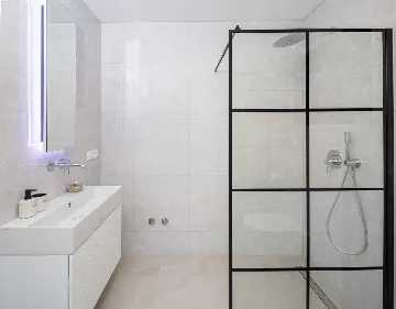 3-Bedroom Villa with Pool and Sea View in Zaostrog