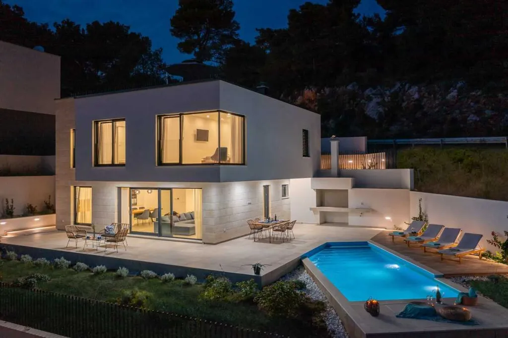 3-Bedroom Villa with Pool and Sea View in Zaostrog