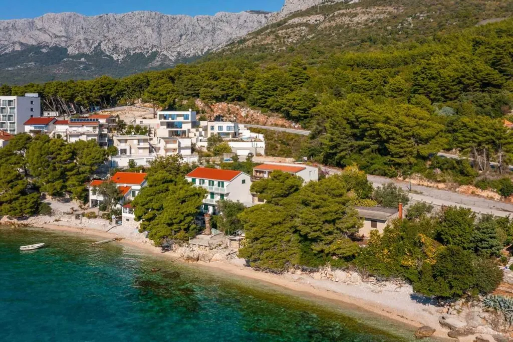 3-Bedroom Villa with Pool and Sea View in Zaostrog