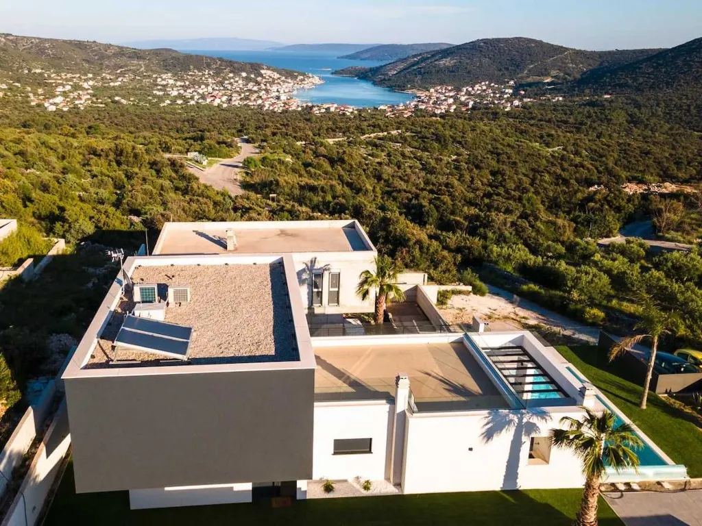 4-Bedroom Villa in Marina with Heated Pool