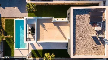 4-Bedroom Villa in Marina with Heated Pool