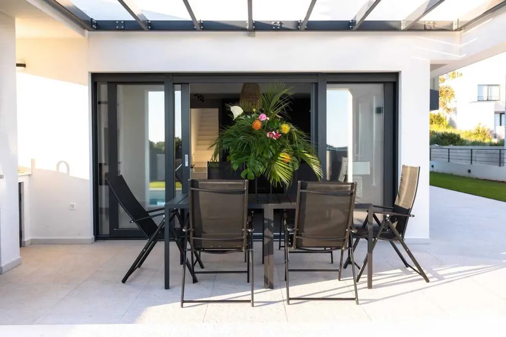 4-Bedroom Villa in Marina with Heated Pool